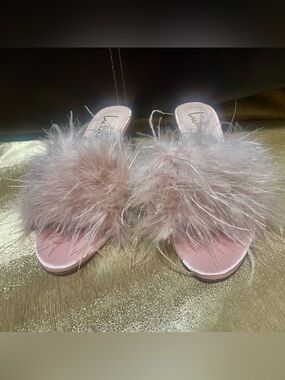 Lulus Pink Feather Satin Stiletto Open
Toe Mule Women's Size 7